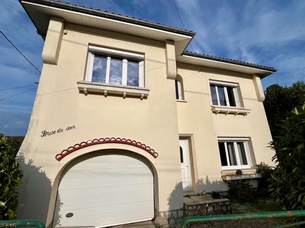 Maison en pierres d'environ 108m2 à Villeneuve sur Lot, proche des commerces à pied avec jardin. , Villeneuve sur lot