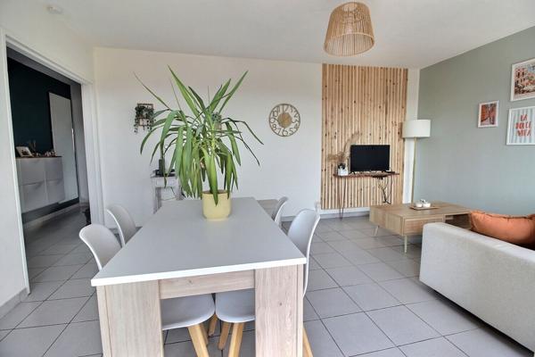 Appartement Marignane de type 4 pièces de 73m² avec terrasse et cave privative