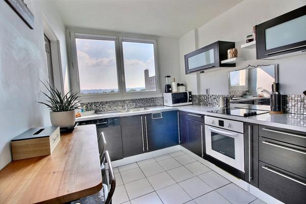 Appartement Marignane de type 4 pièces de 73m² avec terrasse et cave privative