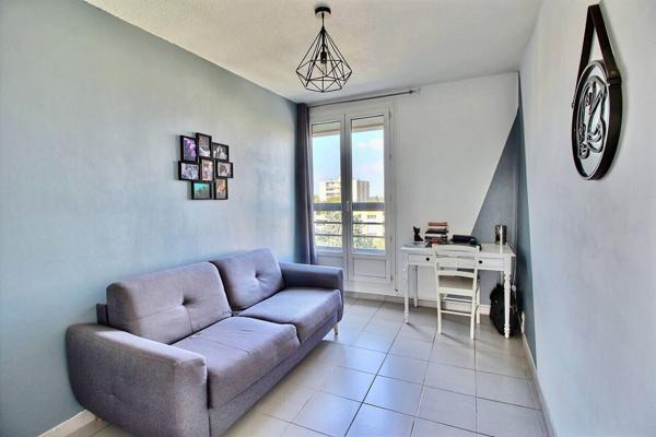 Appartement Marignane de type 4 pièces de 73m² avec terrasse et cave privative