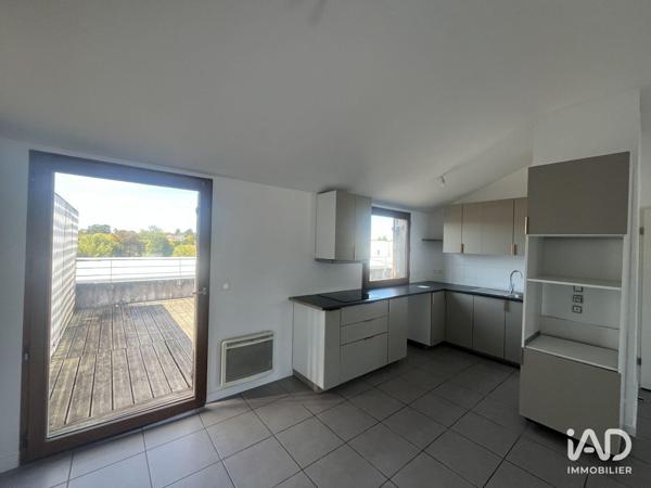 Location appartement 4 pièces 92 m² Mérignac