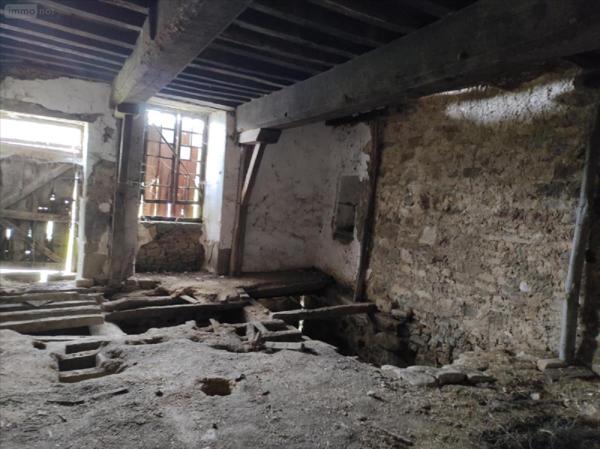 Maison à vendre à Ambrières-les-Vallées en Mayenne (53300), ref : 53075DLS24027