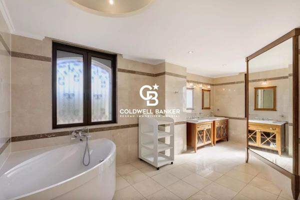 Villa 7 pièces à vendre Antibes - 06160 / Réf: 872