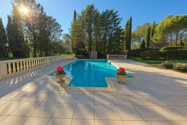 Brignoles (83170) VILLA BRIGNOLES - 204 m² Habitables - 5000 m² terrain - Piscine - Garage