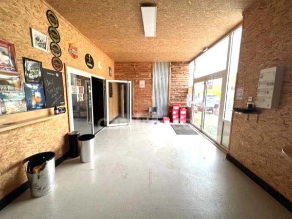 Dpt Charente Maritime (17), à vendre proche de SAINTES Entrepots et Bureaux