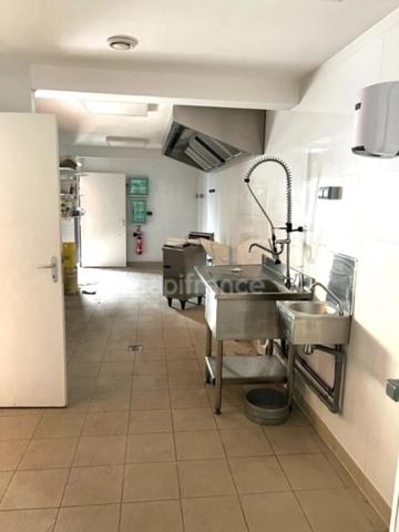 Dpt Charente Maritime (17), à vendre proche de SAINTES Entrepots et Bureaux