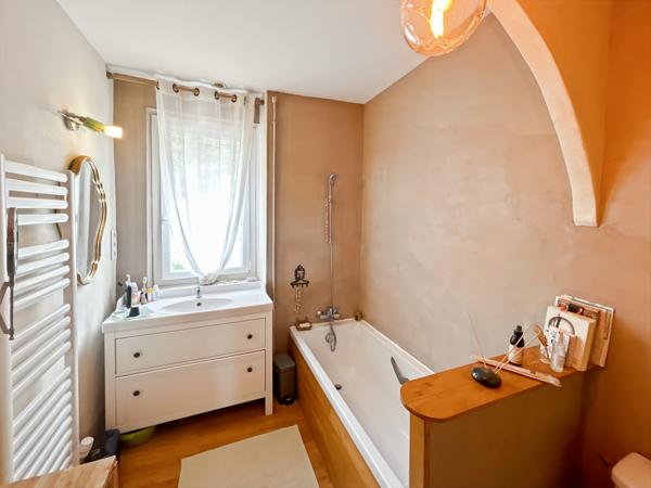 Velleron (84740) Isle sur la Sorgue en Colline superbe maison ancienne de 160 m2 habitables