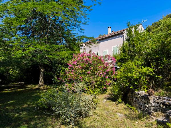 Velleron (84740) Isle sur la Sorgue en Colline superbe maison ancienne de 160 m2 habitables