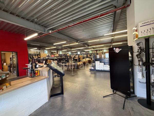 MONTÉLIMAR – LOCAL COMMERCIAL, ENTREPÔT ET BUREAUX DE 696 m² SUR 2 664 m² DE TERRAIN