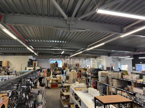 MONTÉLIMAR – LOCAL COMMERCIAL, ENTREPÔT ET BUREAUX DE 696 m² SUR 2 664 m² DE TERRAIN