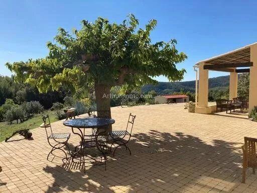 Vente Villa 6 pièces 221 m2 à Figanières