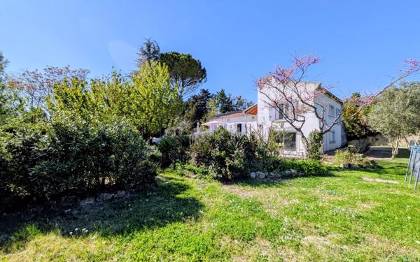 Maison à vendre    5 pièces •  L'Isle-sur-la-Sorgue