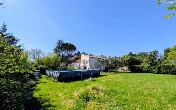 Maison à vendre    5 pièces •  L'Isle-sur-la-Sorgue