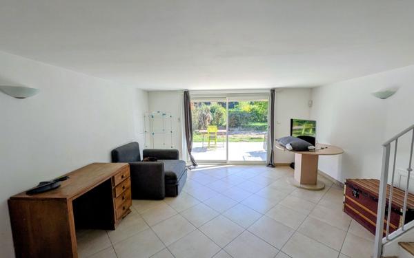 Maison à vendre    5 pièces •  L'Isle-sur-la-Sorgue