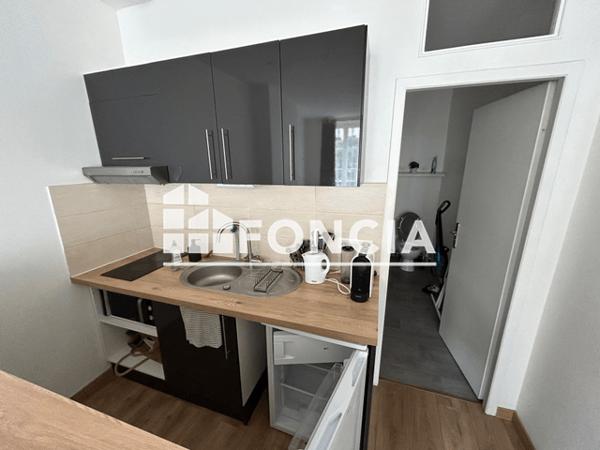 Location Appartement meublé 2 pièces 35.68 m² - 23 PLACE DU PALAIS Bordeaux 33000