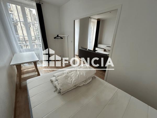 Location Appartement meublé 2 pièces 35.68 m² - 23 PLACE DU PALAIS Bordeaux 33000