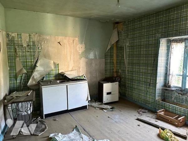 Maison ancienne à restaurer, de 5/6 pièces, édifiée sur un terrain de 497 m² (source du cadastre) 'D