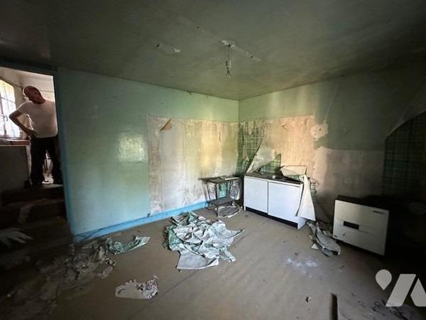 Maison ancienne à restaurer, de 5/6 pièces, édifiée sur un terrain de 497 m² (source du cadastre) 'D