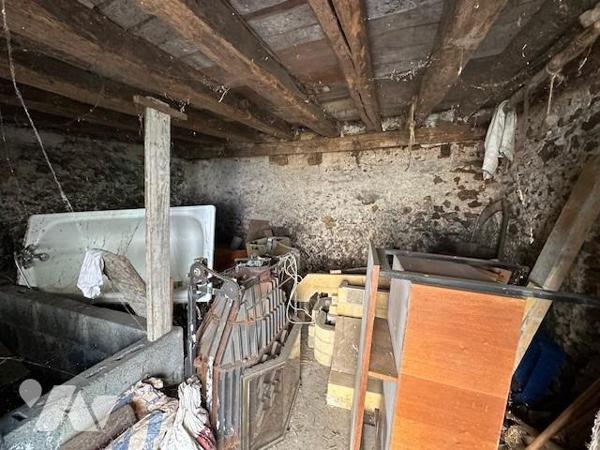 Maison ancienne à restaurer, de 5/6 pièces, édifiée sur un terrain de 497 m² (source du cadastre) 'D