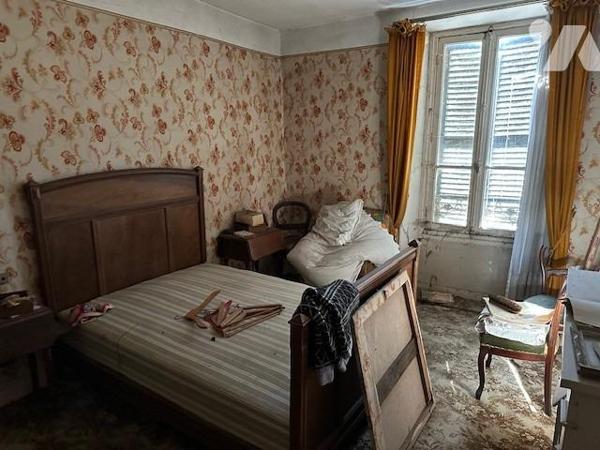 Maison ancienne à restaurer, de 5/6 pièces, édifiée sur un terrain de 497 m² (source du cadastre) 'D