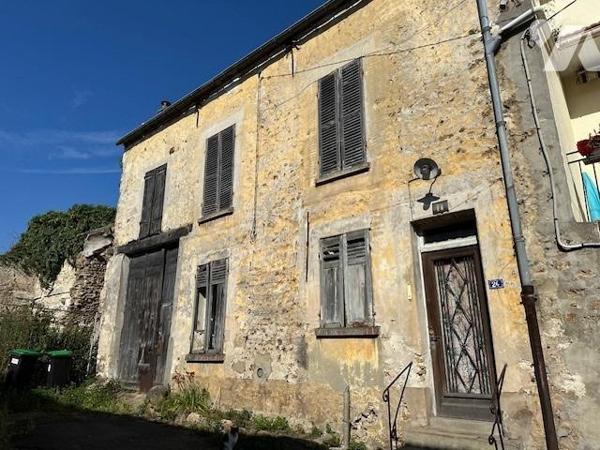 Maison ancienne à restaurer, de 5/6 pièces, édifiée sur un terrain de 497 m² (source du cadastre) 'D