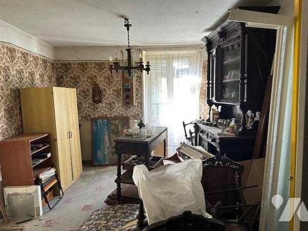 Maison ancienne à restaurer, de 5/6 pièces, édifiée sur un terrain de 497 m² (source du cadastre) 'D