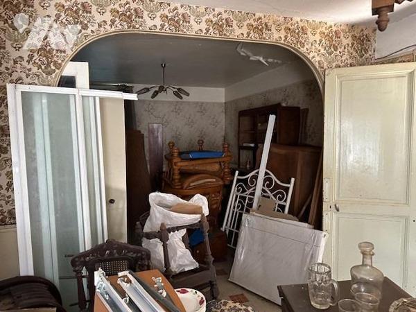 Maison ancienne à restaurer, de 5/6 pièces, édifiée sur un terrain de 497 m² (source du cadastre) 'D