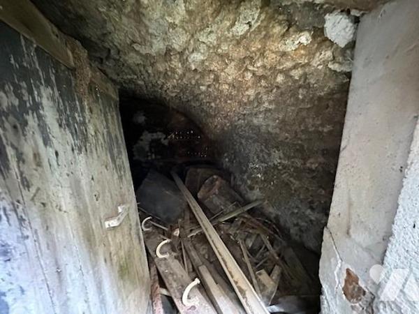 Maison ancienne à restaurer, de 5/6 pièces, édifiée sur un terrain de 497 m² (source du cadastre) 'D