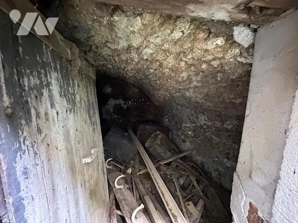 Maison ancienne à restaurer, de 5/6 pièces, édifiée sur un terrain de 497 m² (source du cadastre) 'D