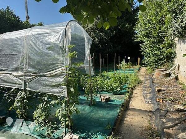 Maison ancienne à restaurer, de 5/6 pièces, édifiée sur un terrain de 497 m² (source du cadastre) 'D