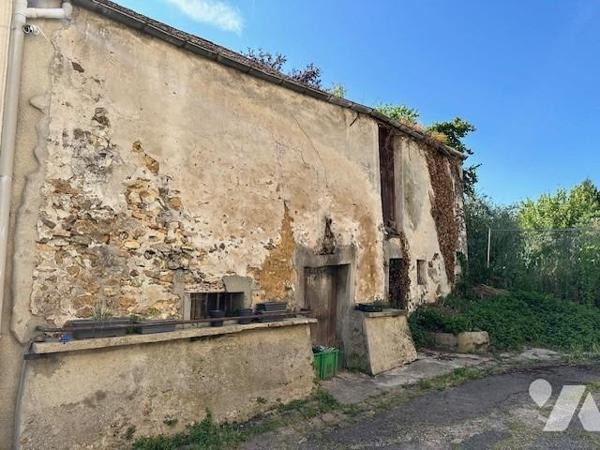 Maison ancienne à restaurer, de 5/6 pièces, édifiée sur un terrain de 497 m² (source du cadastre) 'D