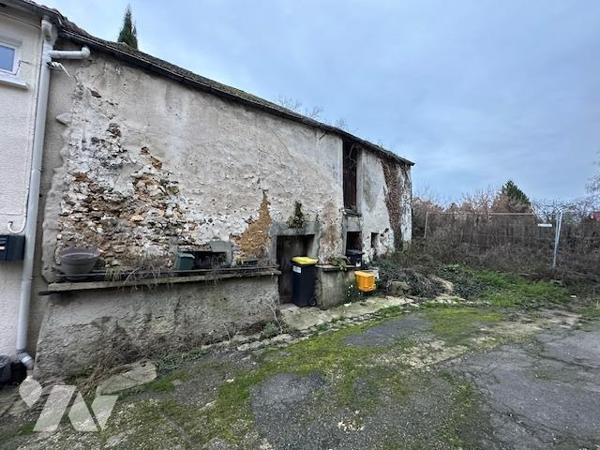 Maison ancienne à restaurer, de 5/6 pièces, édifiée sur un terrain de 497 m² (source du cadastre) 'D