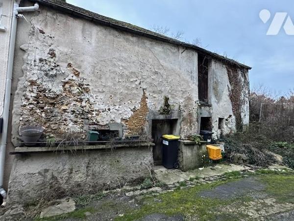 Maison ancienne à restaurer, de 5/6 pièces, édifiée sur un terrain de 497 m² (source du cadastre) 'D