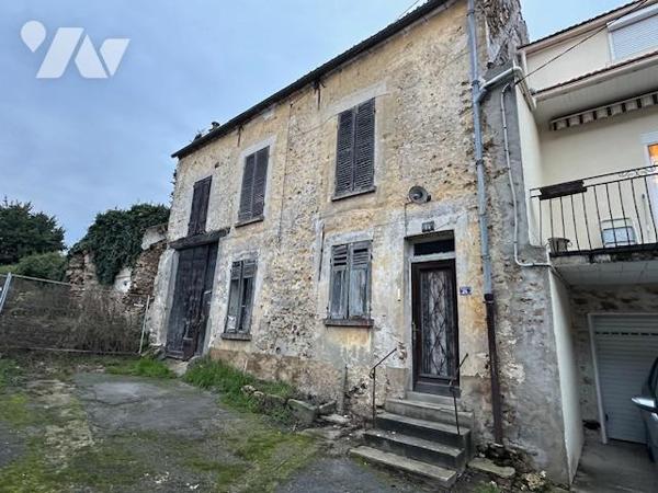 Maison ancienne à restaurer, de 5/6 pièces, édifiée sur un terrain de 497 m² (source du cadastre) 'D