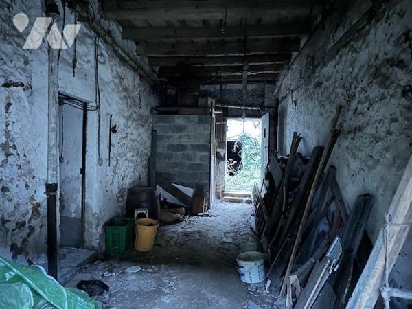 Maison ancienne à restaurer, de 5/6 pièces, édifiée sur un terrain de 497 m² (source du cadastre) 'D