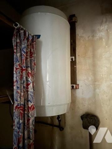 Maison ancienne à restaurer, de 5/6 pièces, édifiée sur un terrain de 497 m² (source du cadastre) 'D