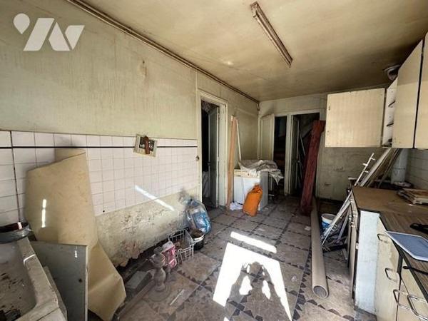 Maison ancienne à restaurer, de 5/6 pièces, édifiée sur un terrain de 497 m² (source du cadastre) 'D