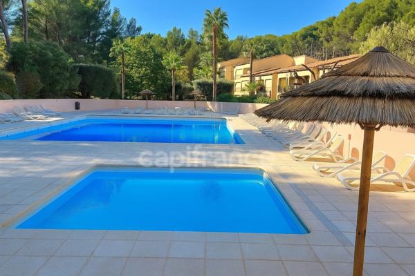 Var (83) - SANARY SUR MER, Beau T2 dans un cadre verdoyant