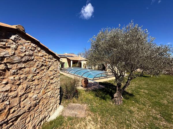 PROPRIETE DE 220M2 AVEC PISCINE SUR 3388M2 DE TERRAIN DEPENDANCE GARAGE ATELIER