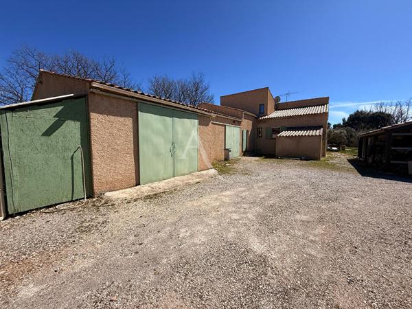 PROPRIETE DE 220M2 AVEC PISCINE SUR 3388M2 DE TERRAIN DEPENDANCE GARAGE ATELIER