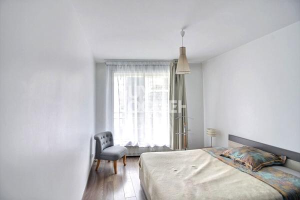 À vendre TOUR EVE : Appartement 2 pièces avec vue imprenable sur Puteaux ? vendu meublé