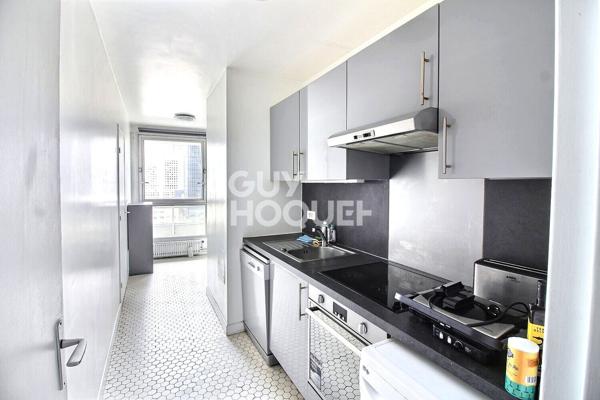 À vendre TOUR EVE : Appartement 2 pièces avec vue imprenable sur Puteaux ? vendu meublé