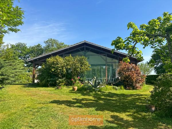 Villa rénovée avec jardin luxuriant d'environ 2200 M2.