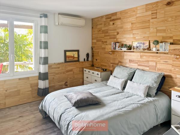 Villa rénovée avec jardin luxuriant d'environ 2200 M2.