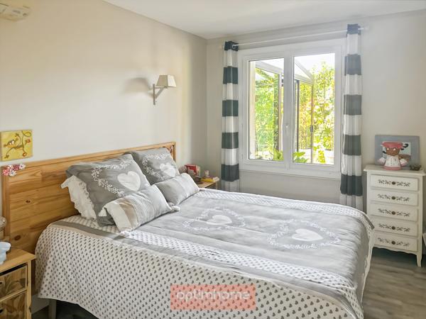 Villa rénovée avec jardin luxuriant d'environ 2200 M2.