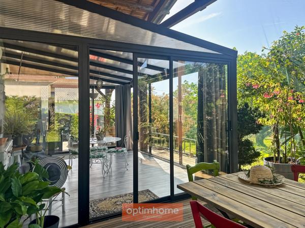 Villa rénovée avec jardin luxuriant d'environ 2200 M2.