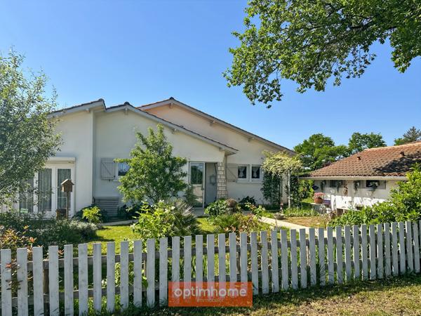 Villa rénovée avec jardin luxuriant d'environ 2200 M2.