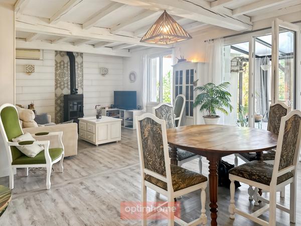 Villa rénovée avec jardin luxuriant d'environ 2200 M2.