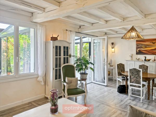 Villa rénovée avec jardin luxuriant d'environ 2200 M2.