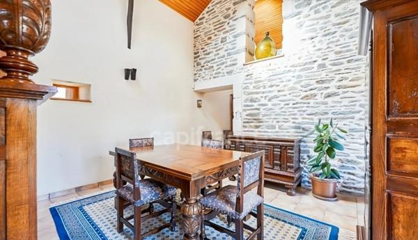Maison en Pierre à vendre 8 pièces à JANZE